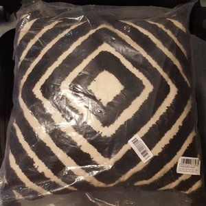 PrettyLittleThing Tassle Throw Pillow / Cushion